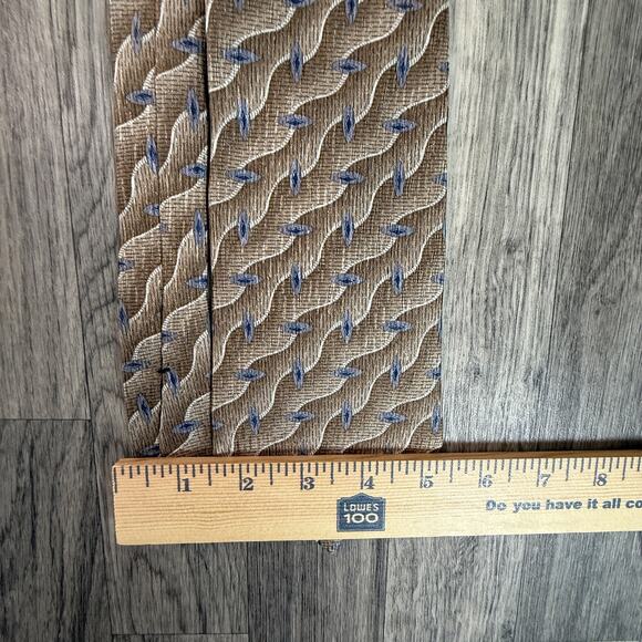 Van Heusen 100% Silk Brown Geometric Pattern Necktie - Classic Men’s Dress - Picture 6 of 6